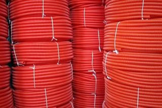 R6257 R6257 Rebrasto crevo fi-63/50mm 125N bezhalogeno