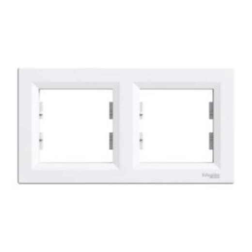  EPH5800221 EPH5800221 Asfora - horizontalni ram za 2 elementa - beli Schneider Electric Asfora horizontalni dekorativni ram EPH5800221 u beloj boji sa 2 modula. Dimenzije su 154 mm, 83 mm i 9 mm. Površina je sjajna, pružajući luksuzan osećaj u sobi. Budući da je pouzdan i dovoljno otporan, dostiže IP20. Napravljen od ABS (akrilonitril butadien-stiren) materijala, ovaj ram je veoma pouzdan i otporan. Pored toga, radi se o vrhunskom zelenom proizvodu koji štiti Vašu porodicu sve vreme. Ne sadrži živu, kao ni teške metale, pošto stalno vodimo računa o životnoj sredini. Pored toga, ovaj dekorativni ram je posebno dizajniran za stambene, male komercijalne prostore, olakšavajući svakodnevne potrebe na jednostavan i siguran način. Postoji 6 različitih boja za izbor -  bela, krem, bronza, antracit, aluminjium i čelik, i 2 završne obrade, sa sjajem i ofarbane, koje su dizajnirane da budu ugodne na dodir kao i na oko.      