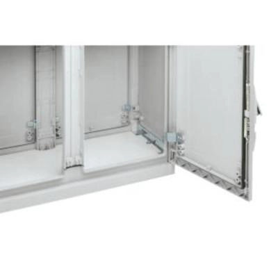  NSYECPLAZ76G NSYECPLAZ76G Poliesterska kablovska uvodnica za PLAZ ili PLAZT Š750xD620 mm Tip proizvoda ili komponente	
Ploča kablovske uvodnice
Pribor / posebna kategorija	
Pribor za razvod kablova
Anwendung	
Više namena
Kompatibilnost grupe proizvoda	
Thalassa PLA PLAZ
Thalassa PLA PLAZT
Lokacija za montiranje	
Dno ormana
Tip uvodne ploče	
Ravna
Sastav uređaja	
fixing elements
1 ploča
Materijal	
Poliester ojačan sa staklenim vlaknima
Dopunske informacije
Boja	
Grey (RAL 7035)
Širina	
710 mm
Dubina	
542 mm
Debljina	
4 mm 