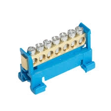  MAD0007N21 MAD0007N21 Stezaljka plava za provodnik nule 7 otvora 1,5-16mm2 Cu, Al 230/400V 63A Stezaljke za nulu i zemlju NPE (mostovi) mogu biti montirani
na DIN šinu poprečno i na metalnu traku 2 x 10 mm uzdužno,
ili uz pomoć zavrtnja na ravnu površinu. Mehanizam nosača za
DIN šinu je napravljen od visoko termalno i mehanički otpornog,
samogasivog materijala. Ove stezaljke imaju IP00 stepen žaštite i
namenjeni su za unutrašnju upotrebu. Nude se u četiri boje.