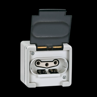 273.1A 273.1A Priključnica tropolna sa porcelanskim jezgrom